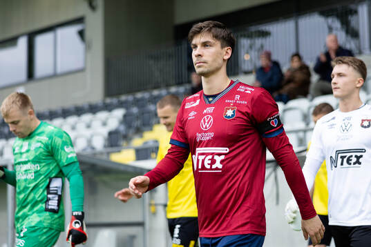 Örgrytes Daniel Paulson innan fotbollsmatchen i Svenska