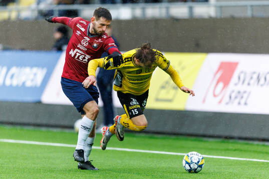 Örgrytes Erion Sadiku och Elfsborgs Simon Hedlund