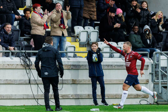 Örgrytes Nicklas Bärkroth jublar