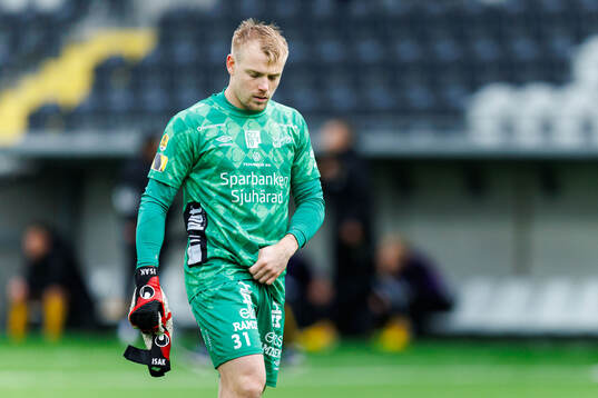 Elfsborgs målvakt Isak Pettersson deppar