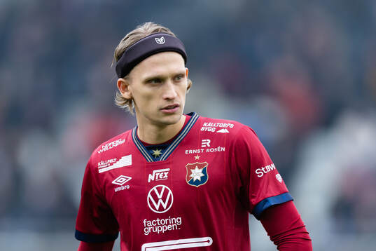 Örgrytes Charlie Vindehall innan fotbollsmatchen i Svenska