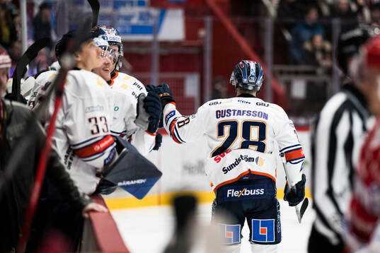 Växjös Hugo Gustafsson jublar