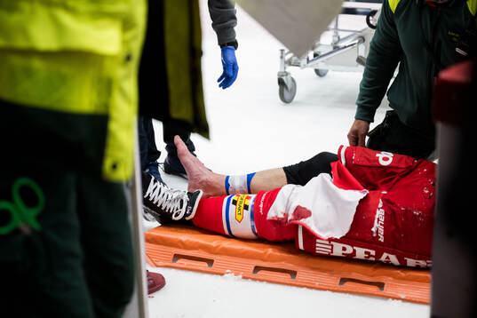 Timrås Sebastian Hartmann lämnar arenan