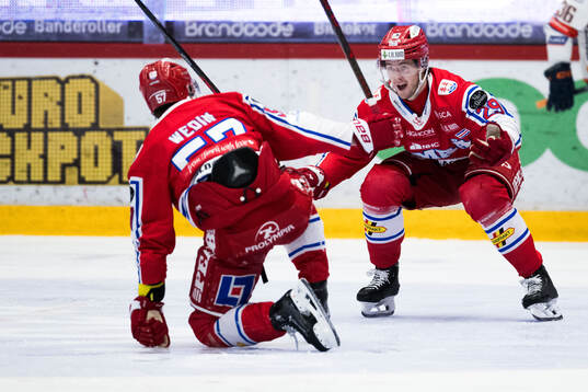 Timrås Filip Hållander och Anton Wedin jublar