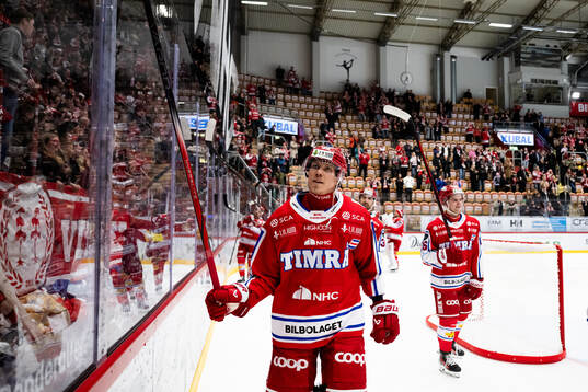 Timrås Joonas Lyytinen jublar