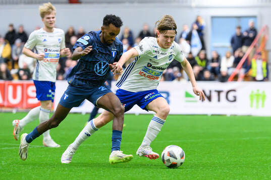 Malmö FFs Taha Ali och IFK Luleås Axel Sundberg