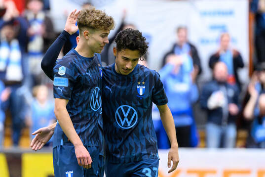 Malmö FFs Hugo Bolin och Adrian Skogmar jublar
