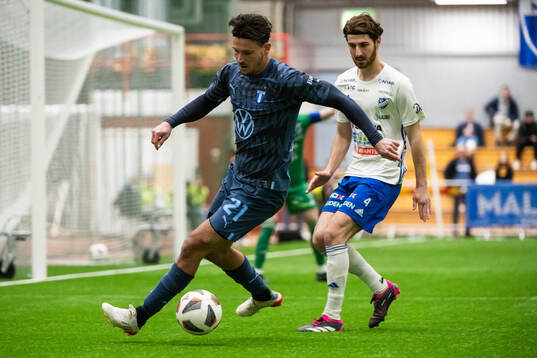 Malmö FFs Stefano Vecchia och IFK Luleås Simon Chretien
