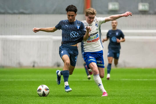 Malmö FFs Adrian Skogmar och IFK Luleås Aaron Grape