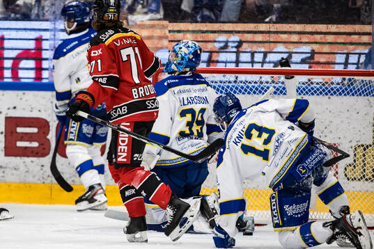 Leksands målvakt Filip Larsson deppar