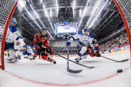 Leksands målvakt Filip Larsson och Luleås Pontus