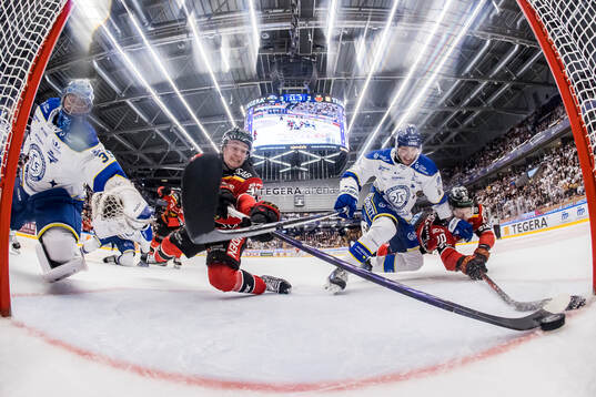 Leksands målvakt Filip Larsson och Luleås Pontus