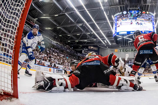Leksands Max Veronneau Luleås målvakt Joel Lassinantti