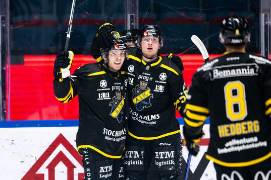 AIKs Zion Nybeck och Oskar Magnusson jublar
