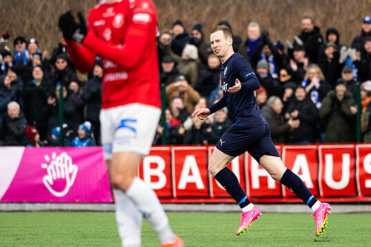 Halmstads Gisli Eyjolfsson jublar