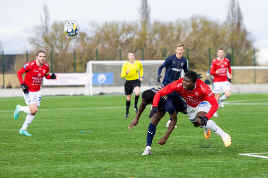 Halmstads Naeem Mohammed och Trelleborgs Abel Ogwuche