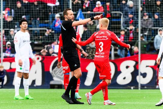 Domare Victor Wolf och Värnamos Viktor Bergh