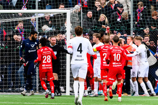 Domare Victor Wolf och Värnamos Jonathan Ursin Rasheed