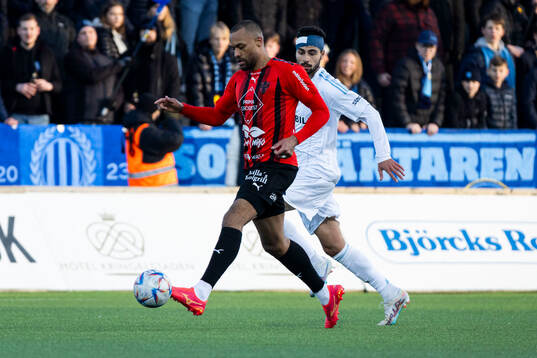 Nordic Uniteds Joshua Mintah Adomako och Djurgårdens Deniz