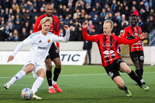 Djurgårdens Lucas Bergvall mot Nordic Uniteds Oskar Alvers