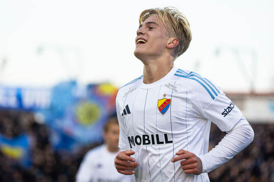 Djurgårdens Lucas Bergvall jublar
