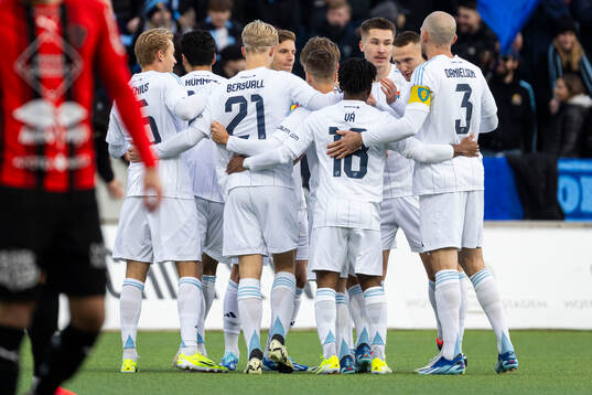 Djurgårdens spelarna jublar 0-1 målet