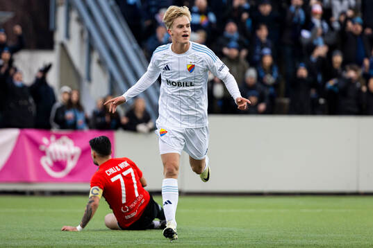 Djurgårdens Lucas Bergvall jublar 0-2 målet