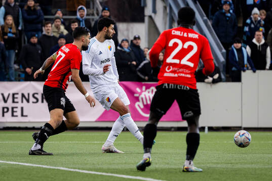 Djurgårdens Deniz Hummet och Nordic Uniteds Jonathan Gursac