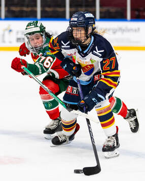 Frölundas Liliane Perreault och Djurgårdens Alice Wallin