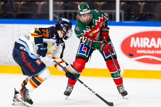 Djurgårdens Hana Haasova och Frölundas Andrea Dalen