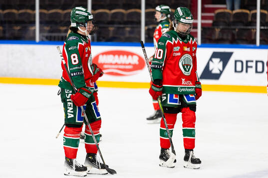 Frölundas Lindsay Agnew och Emilia Vesa deppar