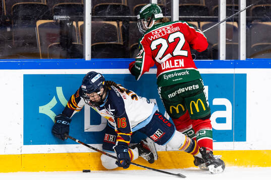 Djurgårdens Madeline Posick och Frölundas Andrea Dalen