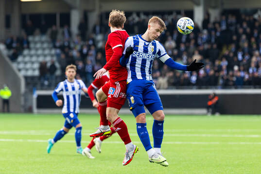 Skövde AIKs Samuel Sörman och IFK Göteborgs Oscar Wendt