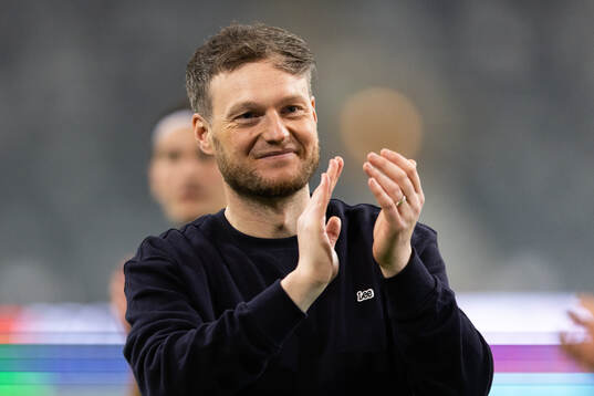 Hammarbys tränare Kim Hellberg jublar
