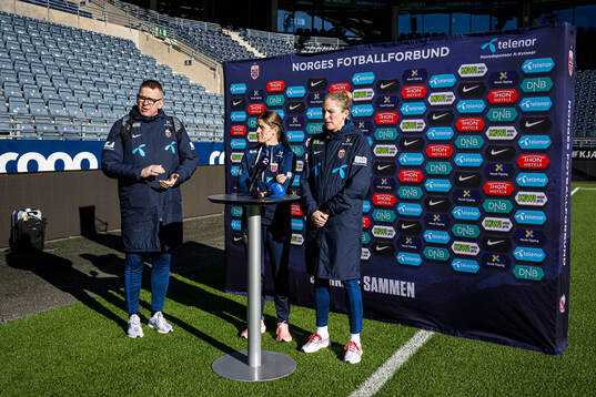 Maren Nævdal Mjelde and Head coach Gemma Grainger of the