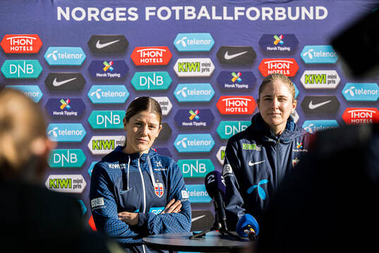 Maren Nævdal Mjelde and head coach Gemma Grainger of the