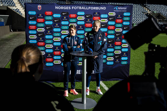 Maren Nævdal Mjelde and Head coach Gemma Grainger of the