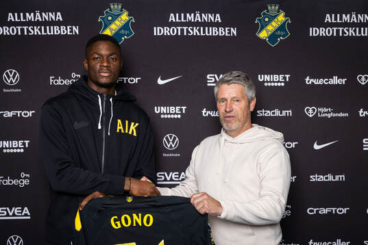 Emmanuel Gono och AIK sportchef Thomas Berntsen