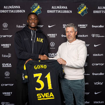 Emmanuel Gono och AIK sportchef Thomas Berntsen