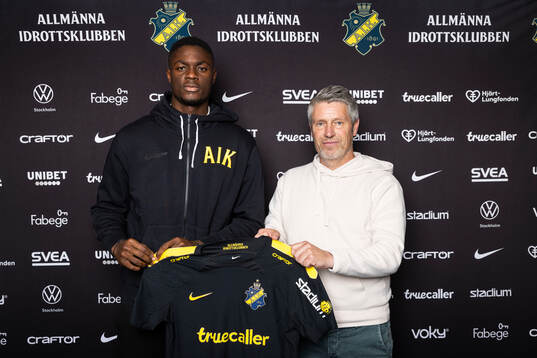 Emmanuel Gono och AIK sportchef Thomas Berntsen