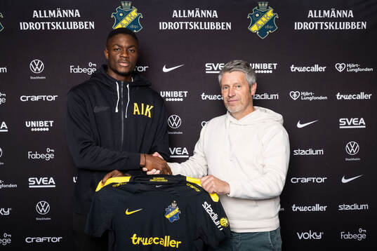 Emmanuel Gono och AIK sportchef Thomas Berntsen