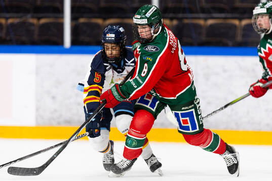 Djurgårdens Olivia Sohrner och Frölundas Lindsay Agnew