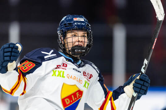Djurgårdens Nicole Hall jublar
