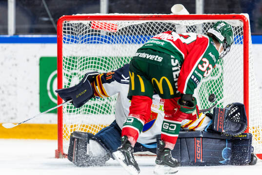 Frölundas Michelle Karvinen gör 2-3 på Djurgårdens