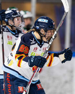 Djurgårdens Nicole Hall jublar