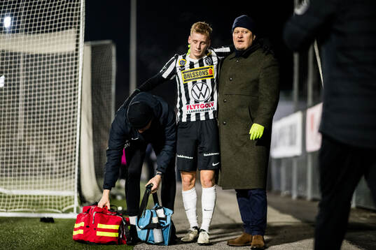 Landskronas Emil Lindman lämnar planen