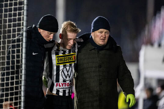 Landskronas Emil Lindman lämnar planen