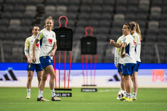 Kosovare Asllani, Nathalie Björn and Julia Zigiotti Olme
