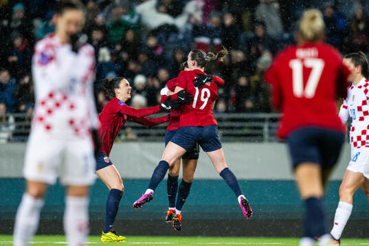 Ingrid Syrstad Engen and Elisabeth Terland of Norway
