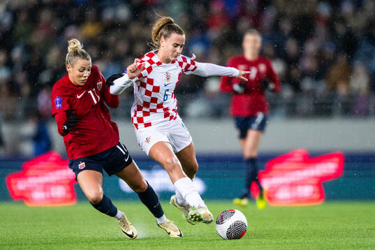 Celin Bizet Ildhusøy of Norway and Tea Krznarić of Croatia